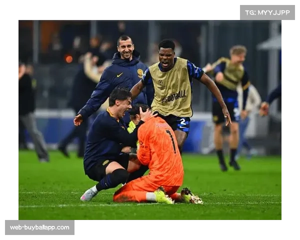 欧冠精彩对决：马尤卢扳平比分 巴黎小将逆袭救主显风采